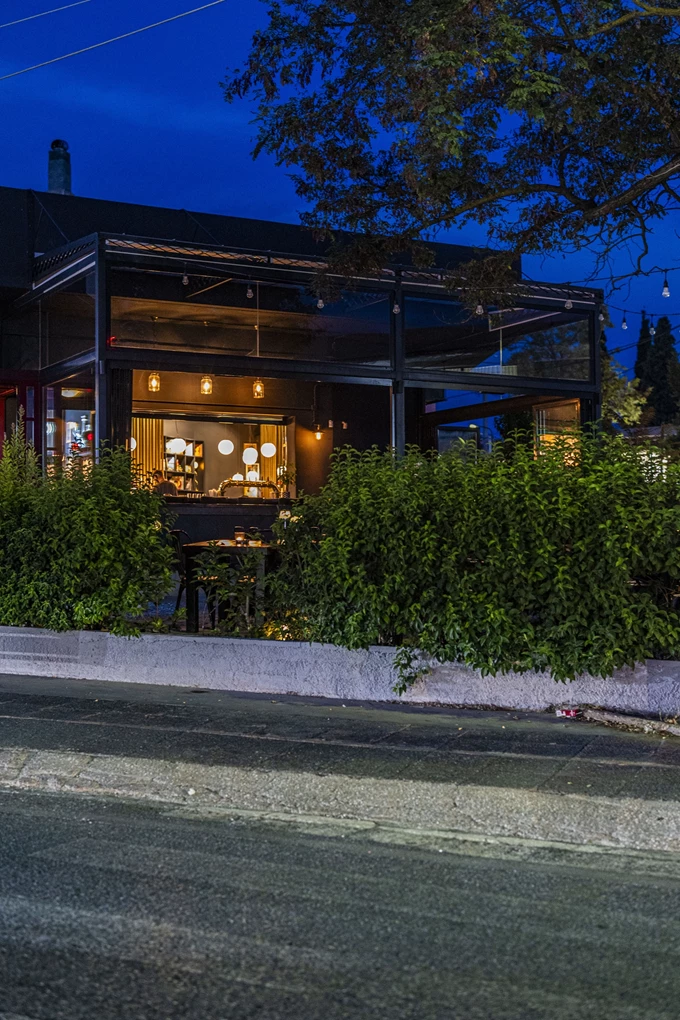 Η παμπ Peanuts του Χρήστου Ευκρατίδη και του Κώστα Τσίτσα στην Άνοιξη 18