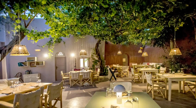 'Ήταν ένα μικρό καράβι' και δένει στη Γλυφάδα