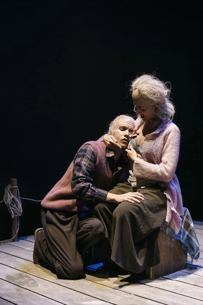 Οι Καρέκλες από Παπαδόπουλο-Διακοπαναγιώτου