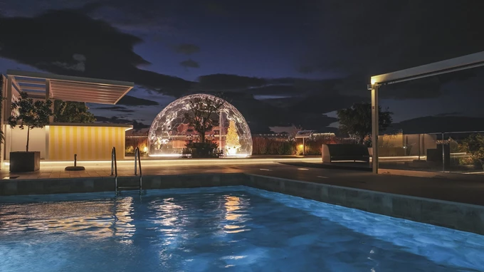 Λίγη σαμπάνια και τα φώτα της πόλης σε ένα από τα ομορφότερα μπαλκόνια της Αθήνας 4