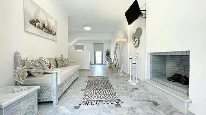 HERMOSO LUXURY SUITES (2).jpg