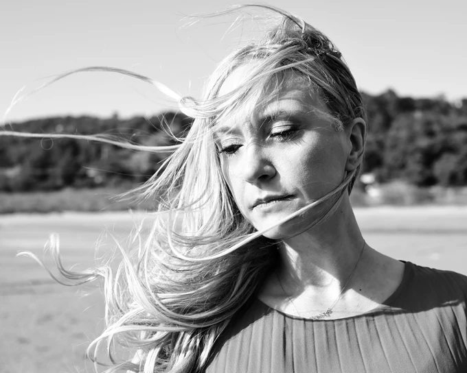 Τα κύματα, σκηνοθ. Ένκε Φεζολάρι