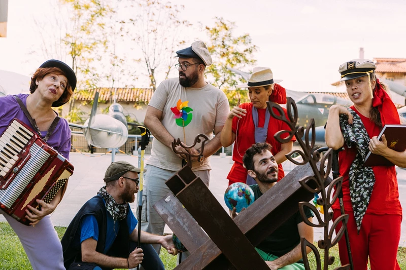 "Το γαϊτανάκι" της Ζωρζ Σαρή, ένα έργο-ύμνος στην ειρήνη στο Άβατον - εικόνα 1