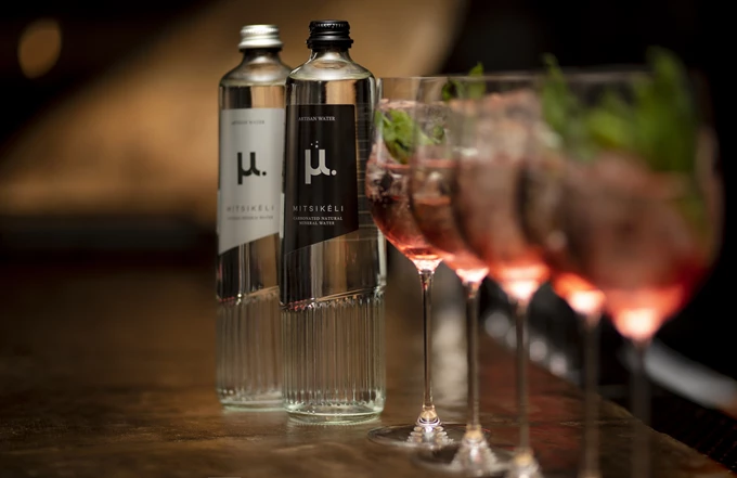Το μ. Artisan Water κάνει ακόμη πιο ξεχωριστή την εμπειρία του Dine Athens 2025. 8