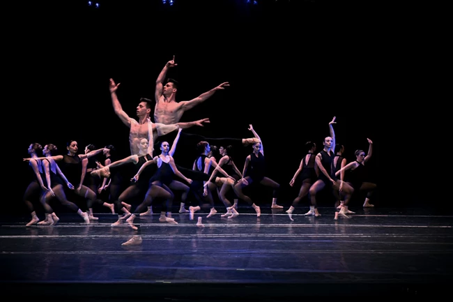 2 routes - Dance Company Mazi