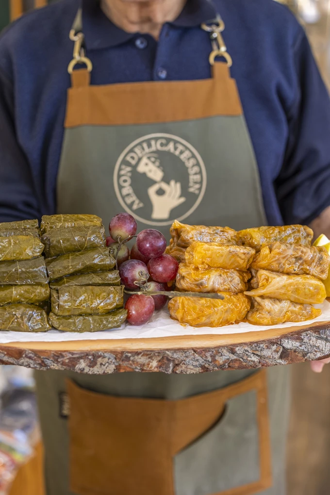 Το ντελικατέσεν Λεβόν Τσερτσιάν στον Πειραιά 9