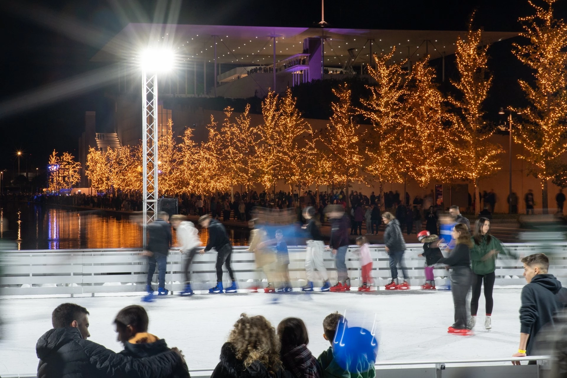 Τα παγοδρόμια που έχουν στηθεί στην Αθήνα γι' αυτές τις γιορτές