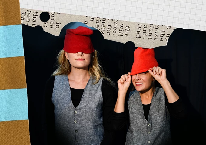 Μ’ ένα κόκκινο σκουφί