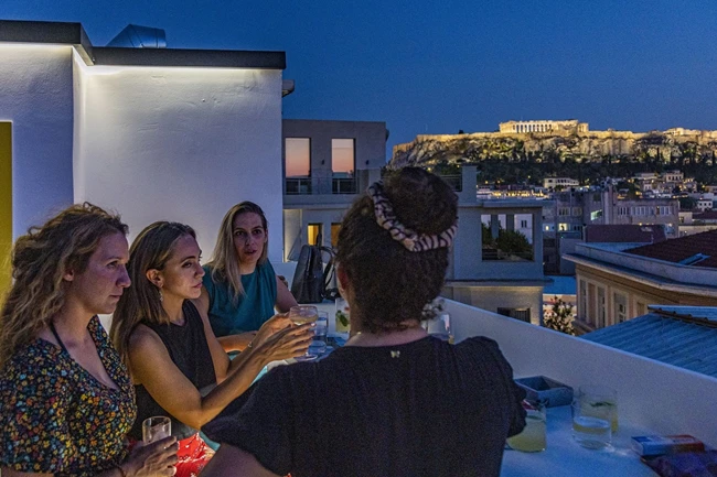 Το rooftop μπαρ Ostomachion στο Mosaikon της Κολοκοτρώνη 12