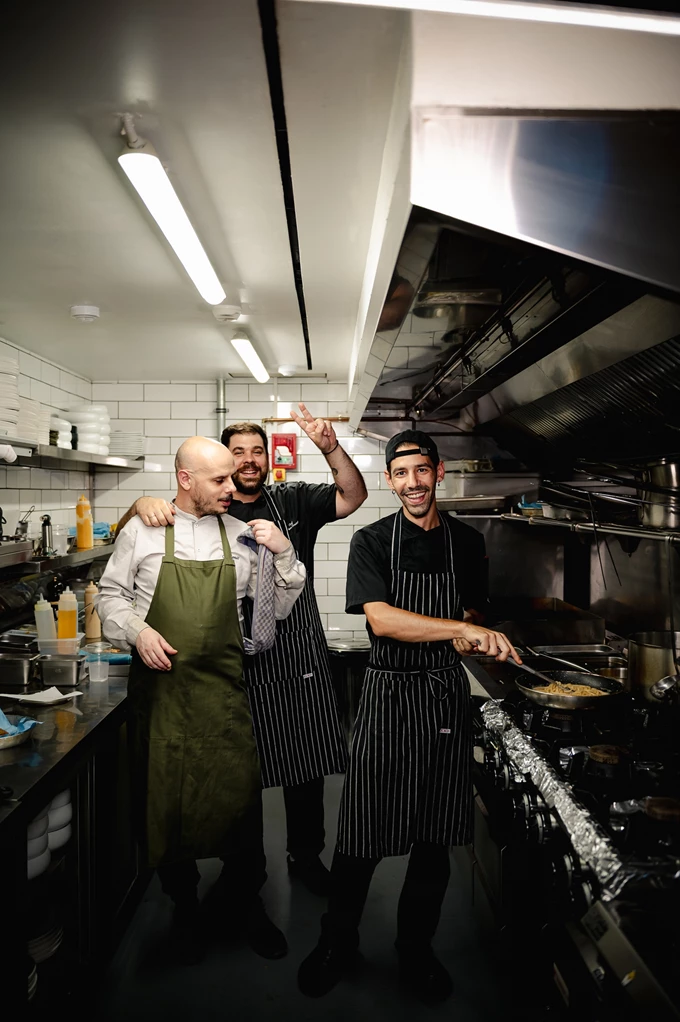 Το Okupa Kitchen & Listening Bar στου Ψυρρή 11