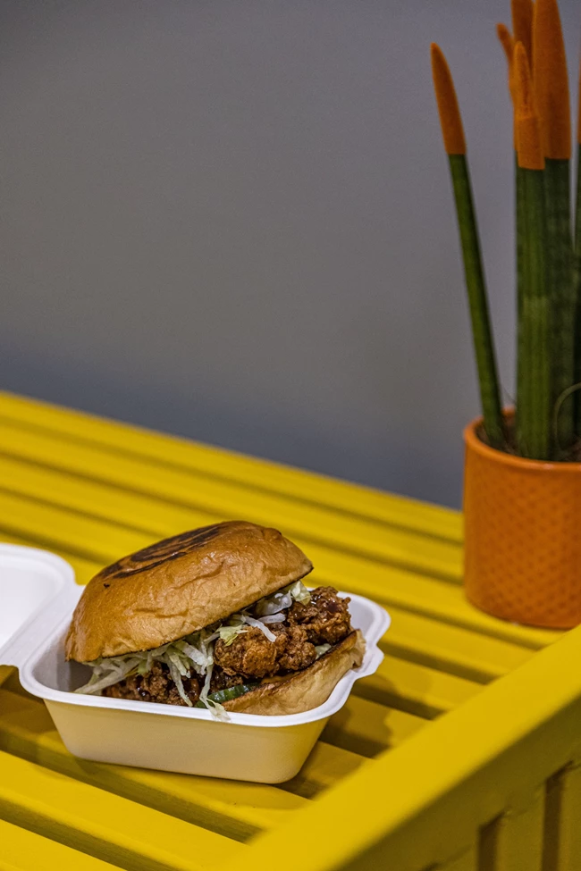 Το νέο street food εστιατόριο Nob burger στο Παγκράτι 6
