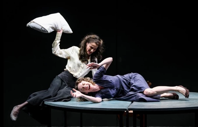 ΤΟ ΤΡΙΤΟ ΣΤΕΦΑΝΙ, σκηνοθ. Λιβαθινός