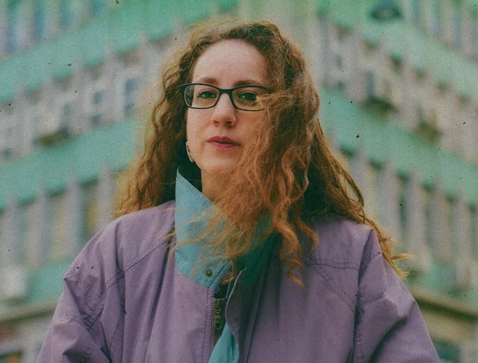 Nefeli Walking Undercover