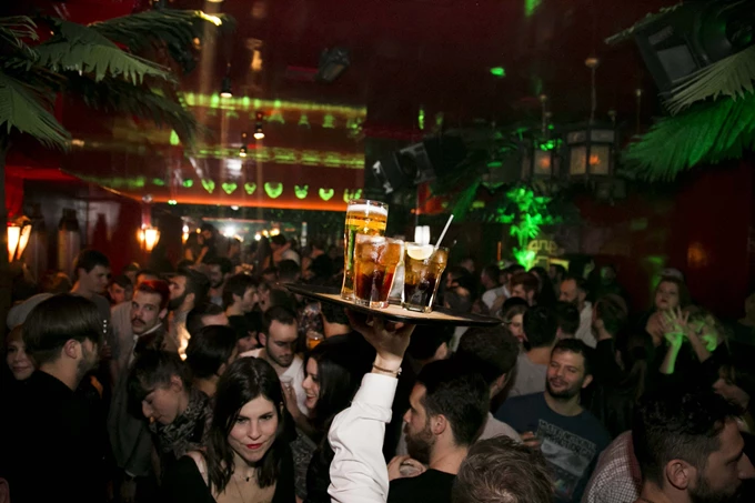 Μπαρ και εστιατόρια της Αθήνας που έκαναν αμέσως σουξέ_Kitty Cat