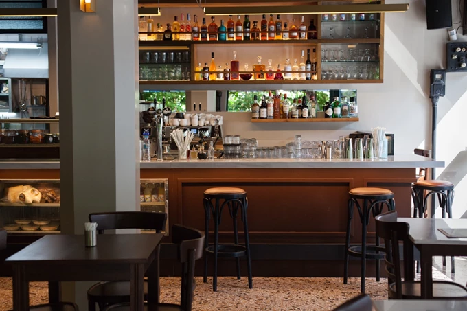 Το καφενείο Λούβρον στο Παγκράτι 1