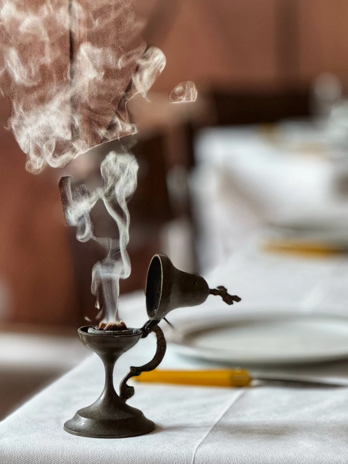 Η ταβέρνα Μανάρι στην πλατεία Αγίων Θεοδώρων 3