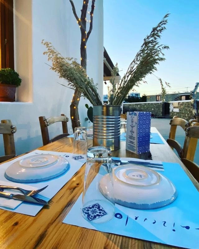 Οι ταβέρνες της Μυκόνου_Μαϊζέβελο