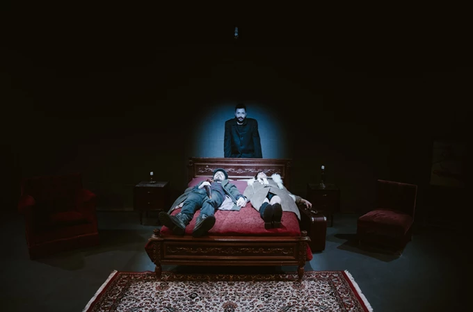 Το ξενοδοχείο η νύχτα που πέφτει