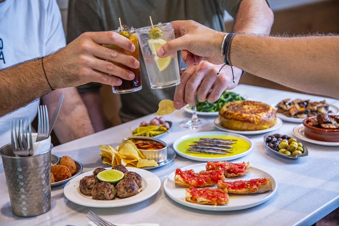 Το καφενείο ¡Topa! στην Κυψέλη 15