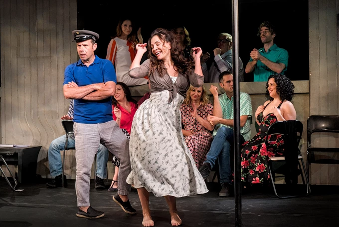 Κόμισσα της Φάμπρικας στο Embassy Theater