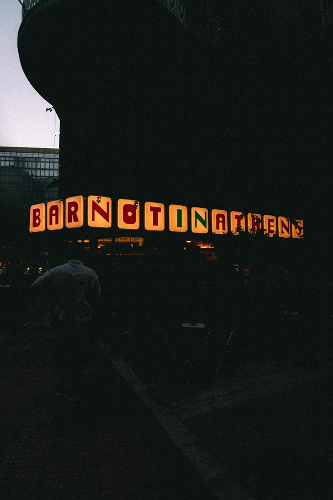 Το μπαρ Ideal στα Εξάρχεια 6