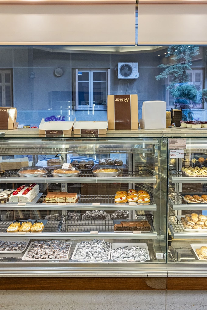 Το ζαχαροπλαστείο Serano στα Ιλίσια 2