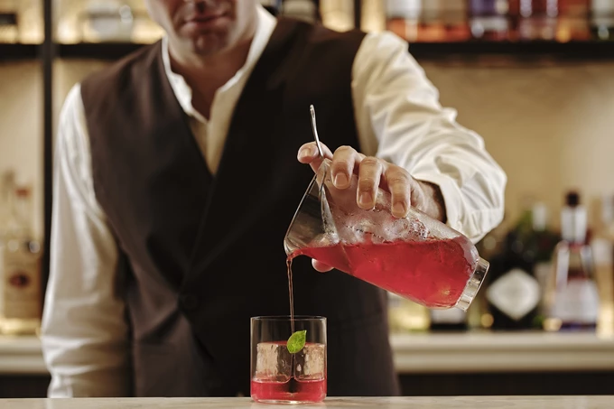 Το νέο μπαρ George, The Lobby Bar, στο ξενοδοχείο King George