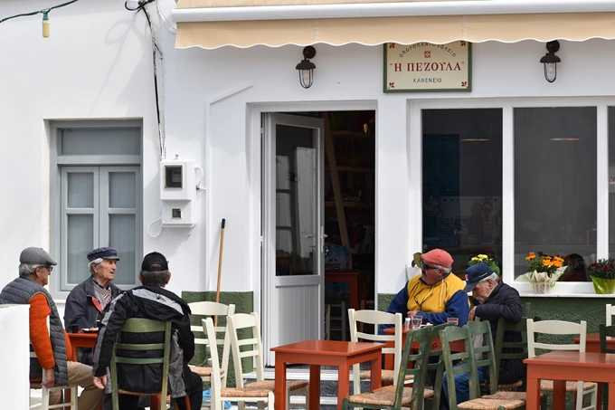 Το μεγαλύτερο καφενείο της Αθήνας καταφθάνει στο Γαλάτσι