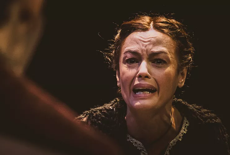 Ανάμεσα σε δυο κόσμους