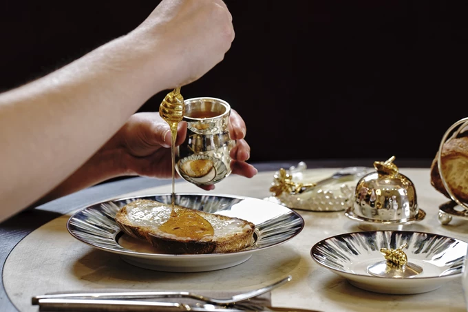 Το νέο μπαρ George, The Lobby Bar, στο ξενοδοχείο King George 13