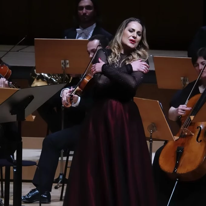 MΑΙΡΗ ΕΛΕΝ ΝΕΖΗ