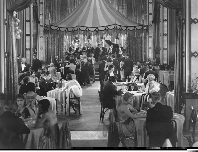 kosmika estiatoria last one