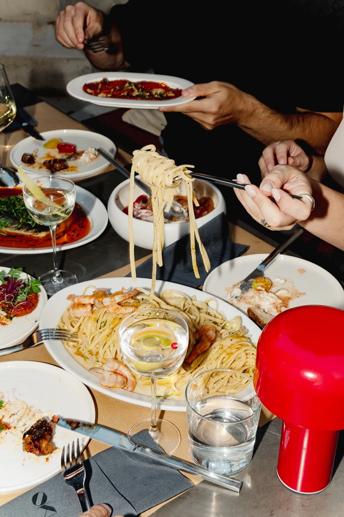 Το Okupa Kitchen & Listening Bar στου Ψυρρή 7