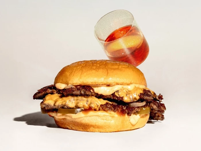 Ένα designάτο burgerάδικο γίνεται το πιο χοτ μπαρ της Athens Bar Week