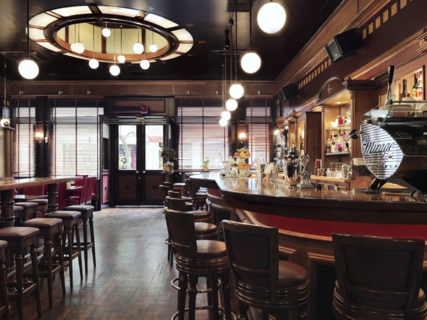 Το μπαρ 42 επιστρέφει, στο Κολωνάκι αυτή τη φορά