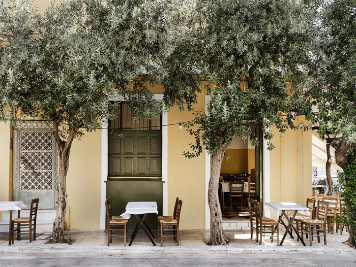 Δύο ταβέρνες, ένα μενού, για μια μόνο μέρα στην Αθήνα