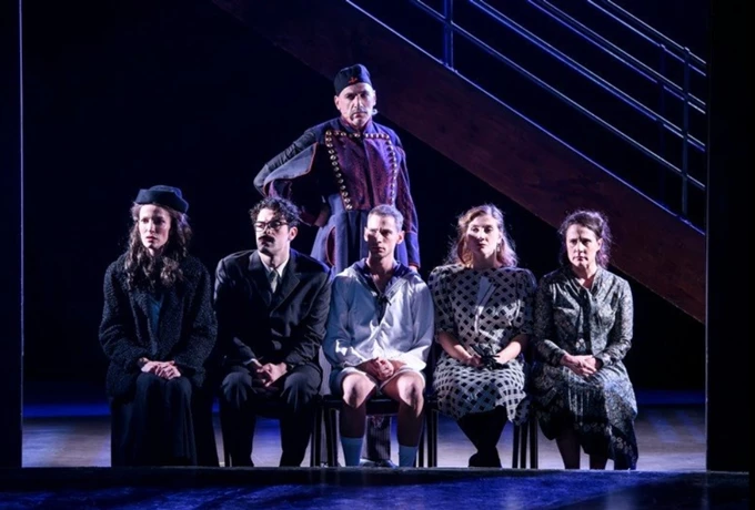 ΤΟ ΤΡΙΤΟ ΣΤΕΦΑΝΙ, σκηνοθ. Λιβαθινός