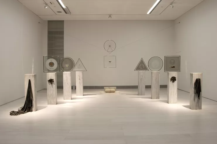 Περιβάλλον - Εύθραυστο, 1984. Μικτή τεχνική. Κληροδότημα του καλλιτέχνη στο ΕΜΣΤ. Αρ. εισ. 1386/21