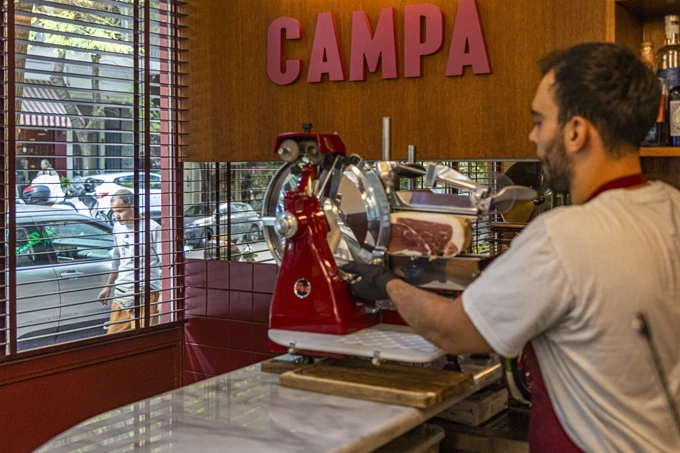 Το μπαρ Campa στην πλατεία Βικτωρίας 5