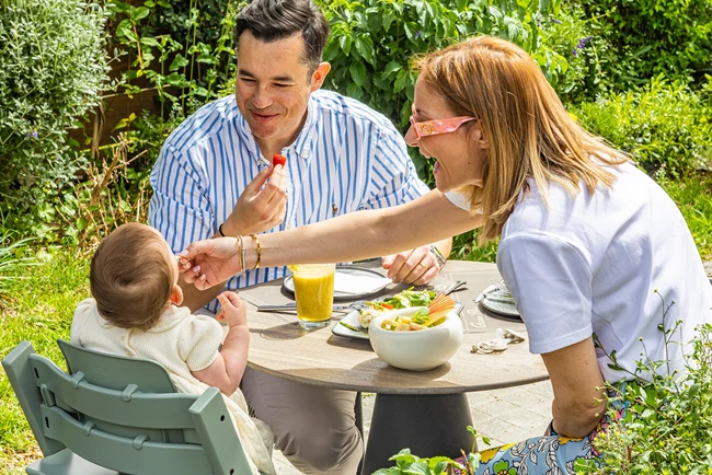 Brunch στο Green Park με το καρεκλάκι Tripp Trapp της Stokke