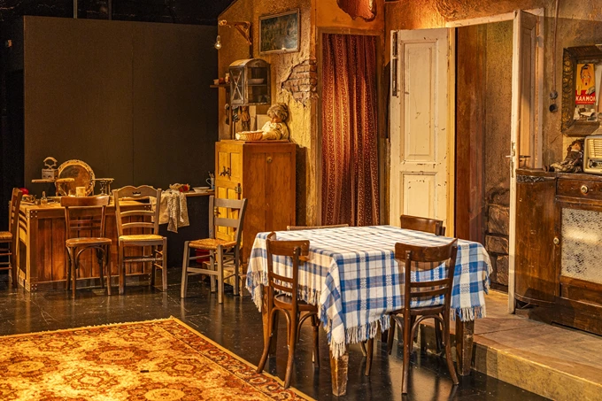 Ο Χρήστος Τριπόδης για το νέο θέατρο Φιλίπ Χάσαμε τη θεία στοπ