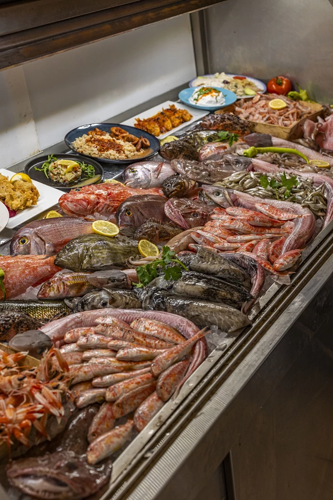 Ουζερί του Λάκη/ Πλ. Βικτωρίας/ Εστιατόρια, ταβέρνες και ουζερί για ψάρι