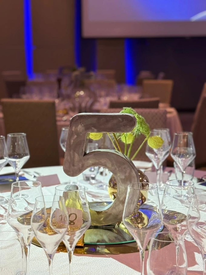 M:\XRYSOI SKOUFOI KYPROU 2025\VRADIA\ART DE LA TABLE