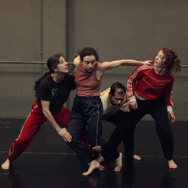 Διαρκώς με ταράζεις