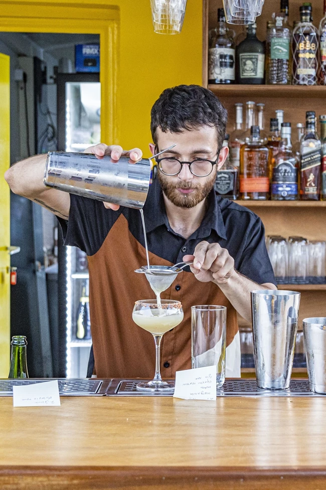 Το rooftop μπαρ Ostomachion στο Mosaikon της Κολοκοτρώνη 3