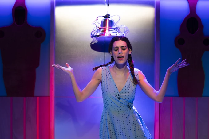 Theater Pick: Η Φωτεινή Αθερίδου μάς συστήνει την