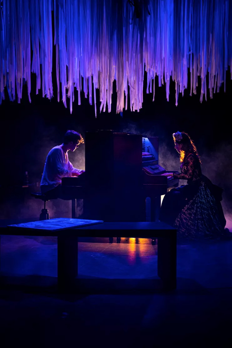 Ανάμεσα σε δυο κόσμους