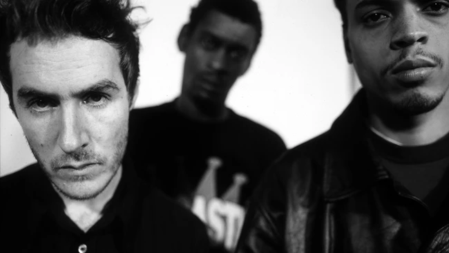Massive Attack: Ο ακτιβισμός ως αντίδραση - εικόνα 1