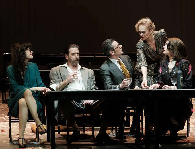 Τα πήρες όλα κι έφυγες