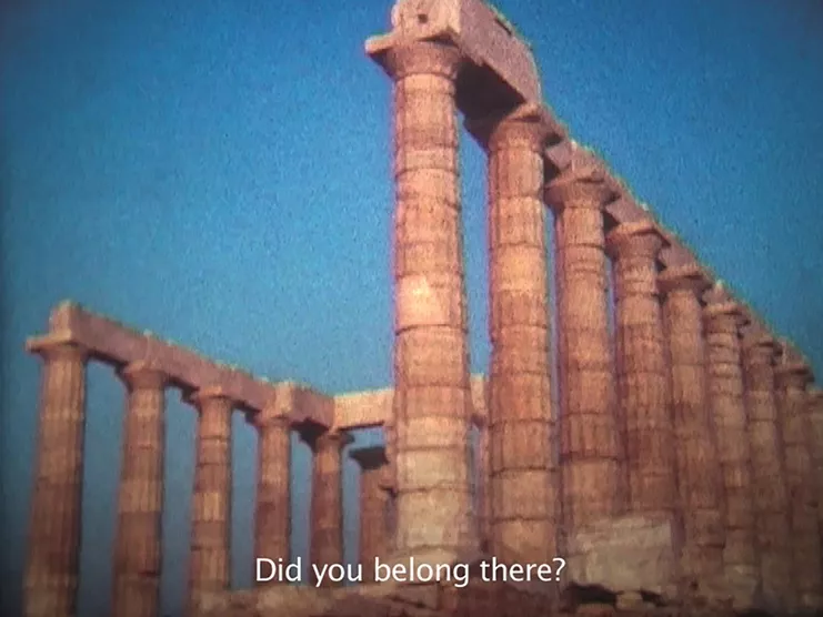 Penny Siopis, &quot;Obscure White Messenger&quot;, 2010. Μονοκάναλο ψηφιακό βίντεο, 15΄ 7΄΄. Συλλογή της καλλιτέχνιδας. Φωτογραφία: Ευγενική παραχώρηση της καλλιτέχνιδας